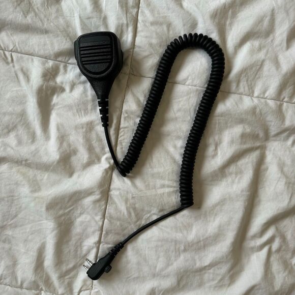 Black Handheld Shoulder Waterproof Speaker MIC For Radio 2-Pin K 3.5/2.5mm - Picture 5 of 7